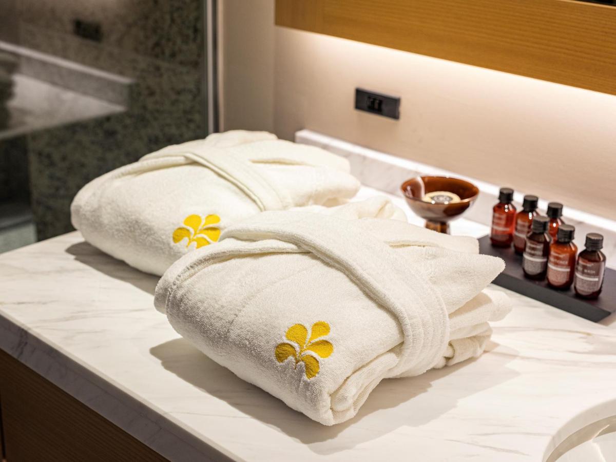 Hotel Nikko Fukuoka Fukuoka  Dış mekan fotoğraf Bathrobe